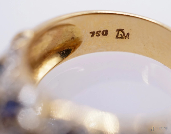 Anello in oro giallo 18 kt con zaffiri e diamanti, misure n. 15-16, peso gr. 8,2