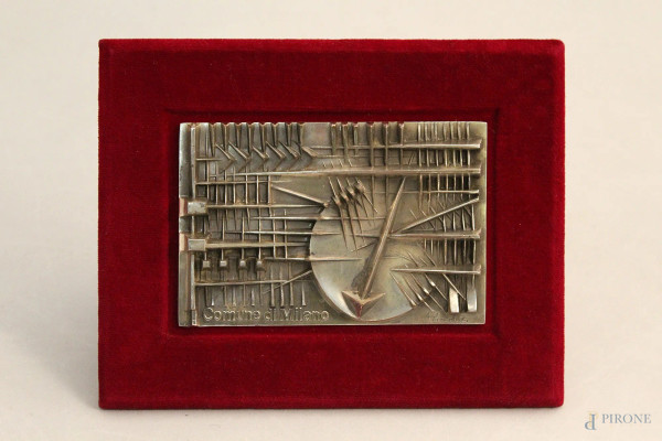 Arnaldo Pomodoro - Targa per il comune di Milano, bronzo argentato 11,5x7,5 cm.