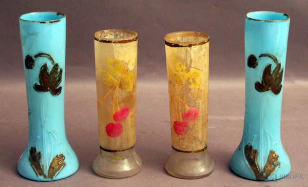 Lotto composto da due coppie di vasetti in vetro colorato a decori liberty, H massima 20 cm.