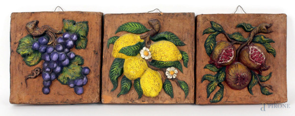 Tre placche in terracotta policroma a soggetto di frutti, cm 18x18, marcate Maioliche di Ischia, XX secolo, (difetti)