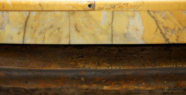 Consolle in legno intagliato e argentato a mecca, XVIII-XIX secolo, con piano mistilineo lastrona...