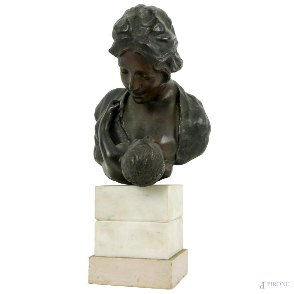 Maternità, scultura in bronzo, cm h 21,5, firmata A.Merente, base in marmo.