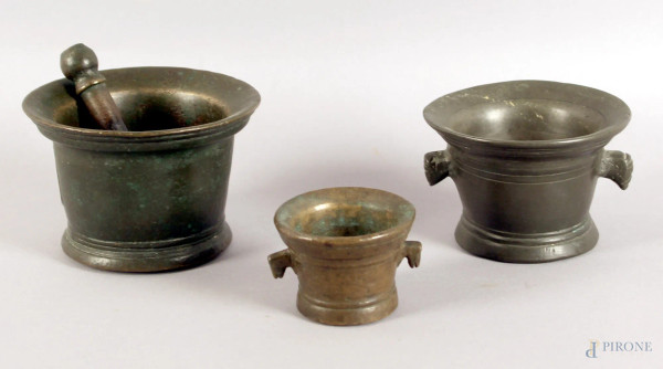 Lotto composto da tre mortai in bronzo del XVIII sec.e XIX sec.