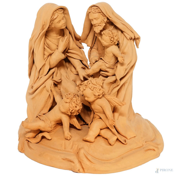 Gruppo in terracotta rappresentante la Sacra Famiglia con due angeli, firmato, sec. XX, cm 24x24 circa (difetti e rotture)