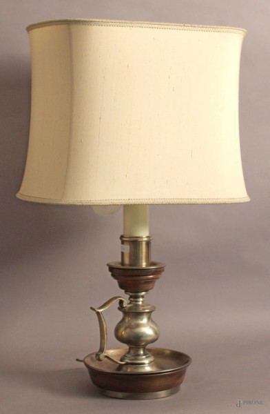 Lampada in metallo argentato e legno a due luci, H 69 cm.