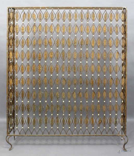 Copritermosifone in ferro battut, primi &#39;900. H.108x86x19 cm.