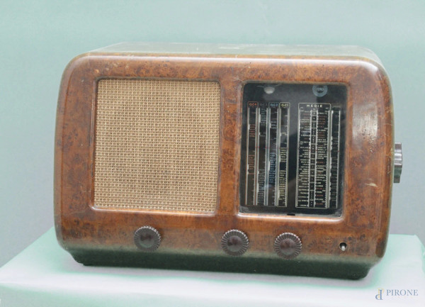 Vecchia radio in legno, (da revisionare), h. 40 cm.