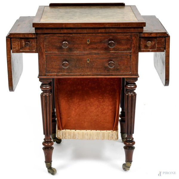 Tavolino da lavoro impiallacciato, inizi del XX secolo, misure chiuso cm 74x71x48; a bandelle aperte cm 74x120x48, (segni di usura,difetti, scalfiture)