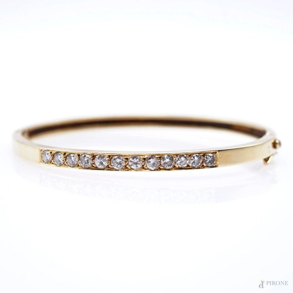 Bracciale rigido in oro 18 KT con 12 brillantini, lunghezza cm 16,5 circa, peso gr. 15