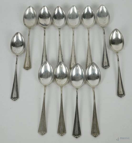 Dodici cucchiaini in argento, lunghezza cm 13, XX secolo, gr.230, (difetti).