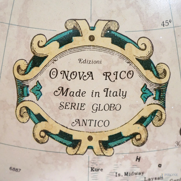 Mappamondo luminoso con base in legno, Nova Rico, XX secolo, altezza cm 44