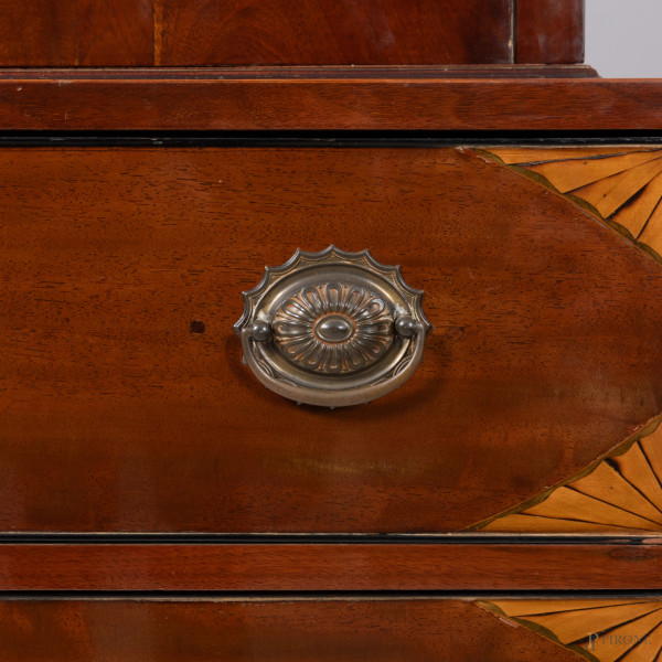 Bookcase Sheraton in legno impiallacciato ed intarsiato in varie essenze. Corpo superiore a doppi...