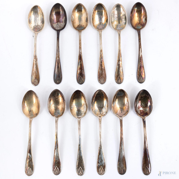Lotto di 12 cucchiaini da caffè in argento 800/000, lunghezza cm 10, peso complessivo gr 130