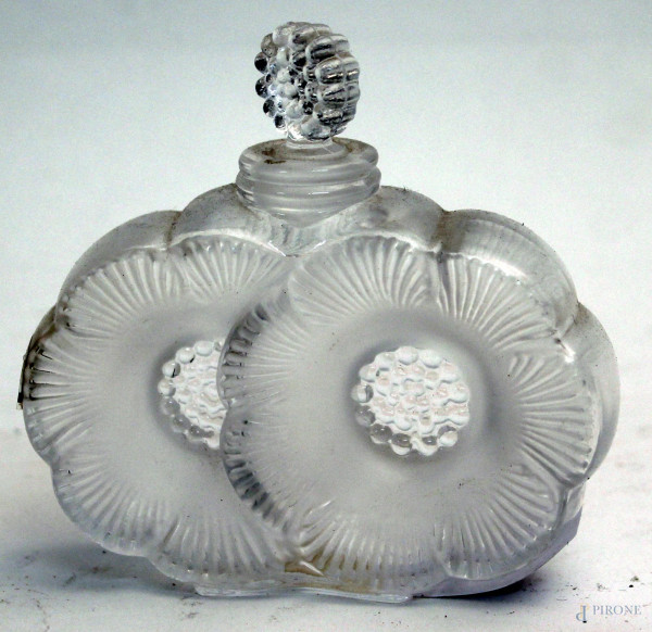 Boccetta da profumo in vetro a soggetto di fiori, marcato Lalique, H. 9,5 cm.