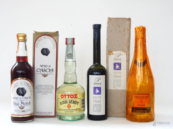 Lotto di 4 bottiglie di liquore