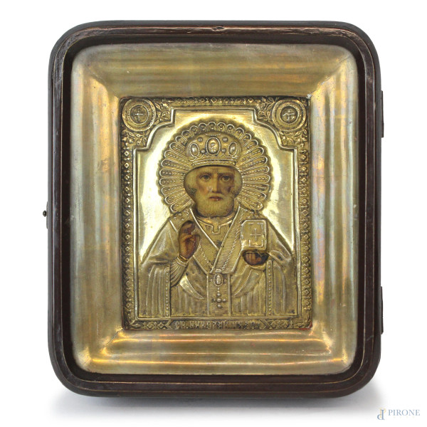 Icona raffigurante San Nicola, tempera su tavola con riza in metallo dorato, cm 13x11, XIX secolo, entro teca in legno (misure cm 19,5x17,5)