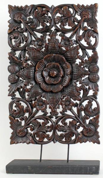 Pannello orientale in legno intagliato e traforato, XX secolo, cm 46,5x30