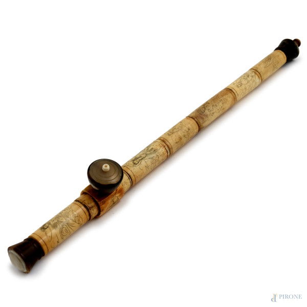 Tavolo coloniale in legno ebanizzato, intagliato a motivi vegetali, con quattro gambe a foggia di fiere  [..]