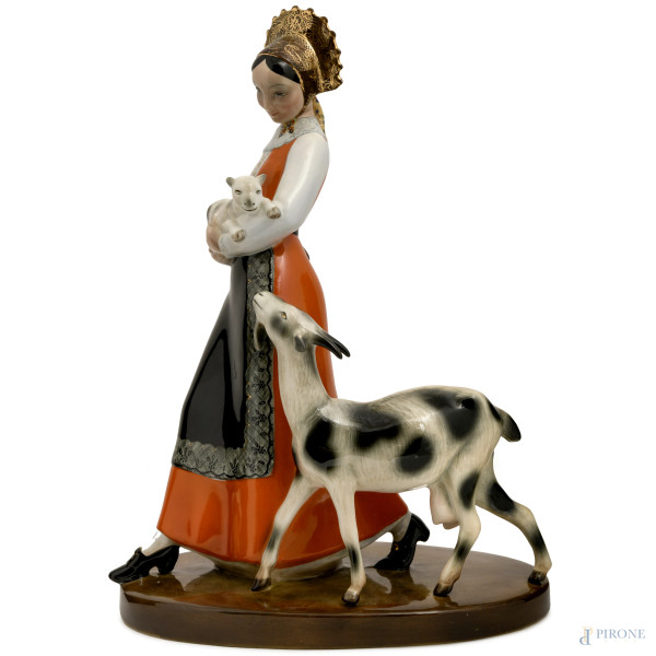 Ceramica CIA Torino, gruppo in ceramica policroma e dorata raffigurante pastorella con capretta e...