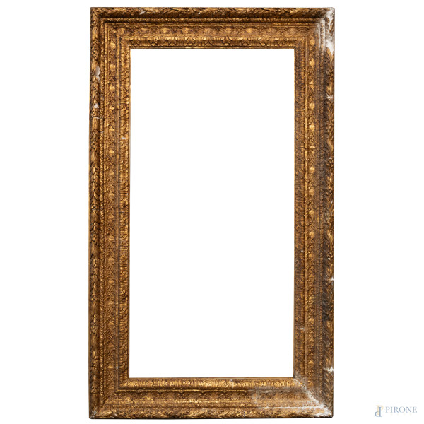 Cornice in legno dorato a più ordini di intaglio, XIX secolo, cm 272,5x162,5; luce cm 219x108, (segni di usura, scalfiture, rotture, mancanze, restauri, difetti)