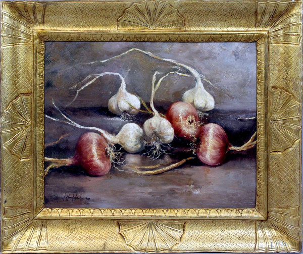 Manlio Alfieri - Natura morta - aglio e cipolle, olio su tela, cm. 40x50, entro cornice.