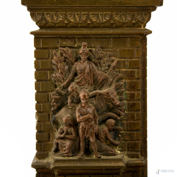 Modello dell'Arco di Trionfo in bronzo massiccio con base in marmo dell'inizio del XX secolo, cm ...