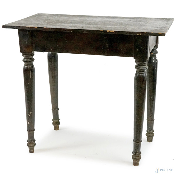 Tavolo in legno ebanizzato, XIX secolo, piano rettangolare poggiante su quattro gambe a balaustro tornito, cm 80x90x53, (difetti).
