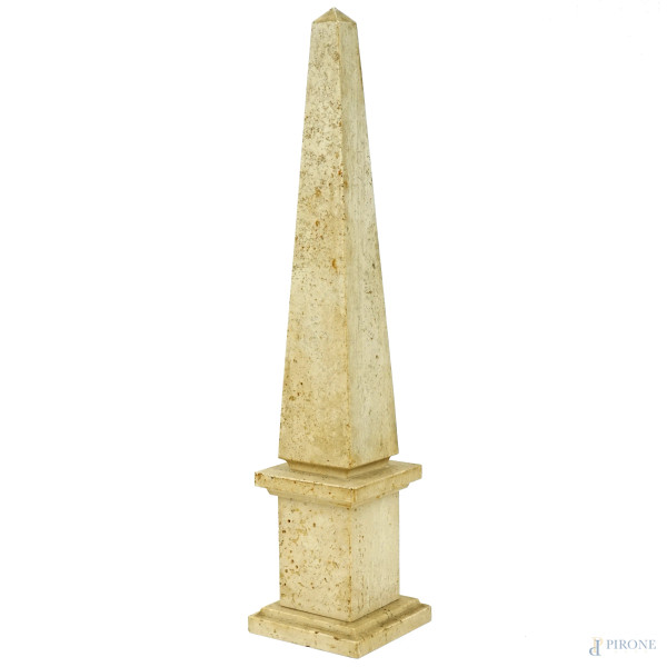 Obelisco in travertino, cm h 51, XX secolo