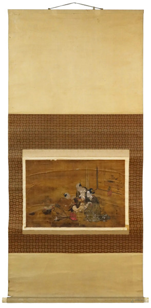 Kakemono raffigurante Interno con tre figure sedute dipinte su seta applicata su carta, ingombro cm 134x63, Giappone, recante timbro, (difetti).