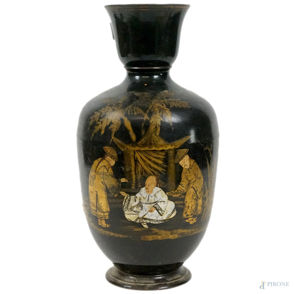 Vaso in terracotta laccata con decoro dorato di gusto orientale, cm h 34,5, XX secolo, (difetti).