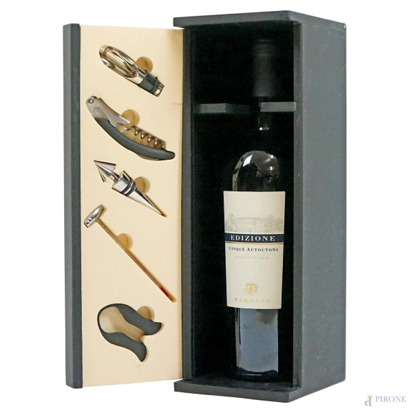 Farnese, Edizione Cinque Autoctoni, vino rosso da LT.1,5, anno 2009, entro custodia con accessori.