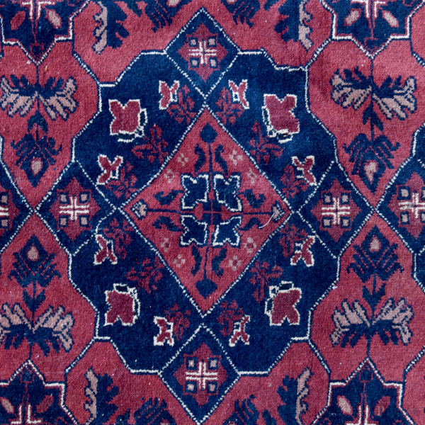 Tappeto, cm 134x172, (segni di usura)