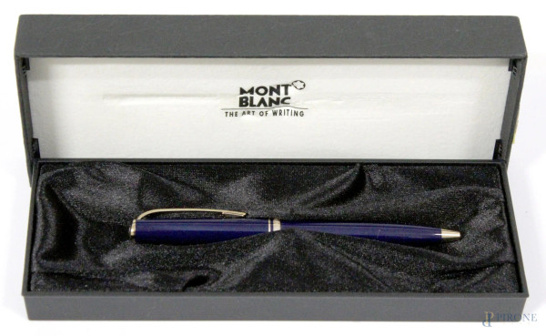 Penna stilografica Montblanc completa di astuccio.