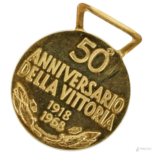 Medaglia in oro 50° Anniversario della Vittoria 1918-1968, diamentro cm 2, peso gr. 5,3