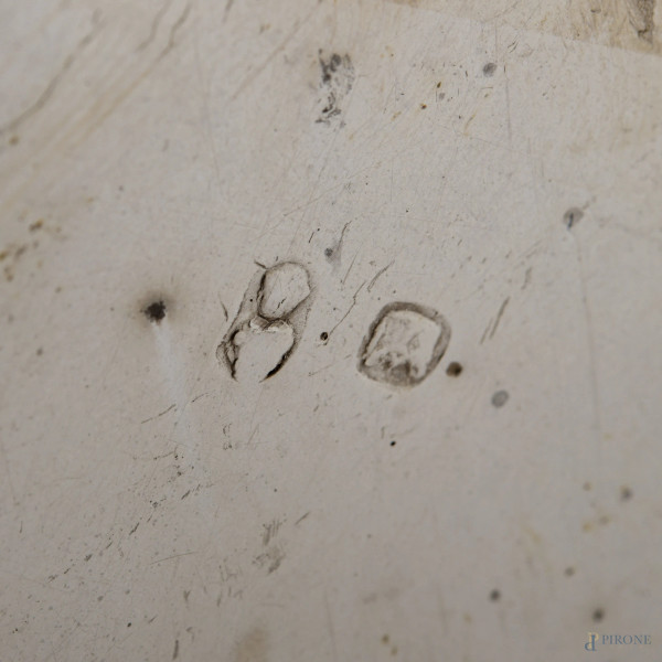 Lotto di due sottobottiglie in argento decorati a sbalzo con festoni e cammei, XIX secolo, peso c...