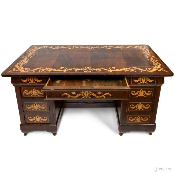 Scrittoio in legno intarsiato, inizi del XX secolo, cm 80x143x72, (difetti)