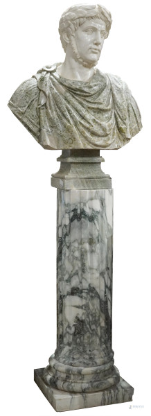 Busto di Imperatore romano, in bianco di Carrara e altri marmi policromi, poggiante su mezzacolonna scanalata, misure busto cm 90, alt. colonna cm 110,5, (lievi difetti).