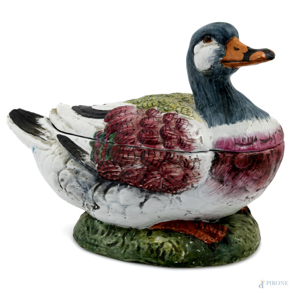 Biscottiera con coperchio in maiolica policroma a guisa di papera, XX secolo, cm 30x42x21, (segni di usura, sbeccature, difetti)