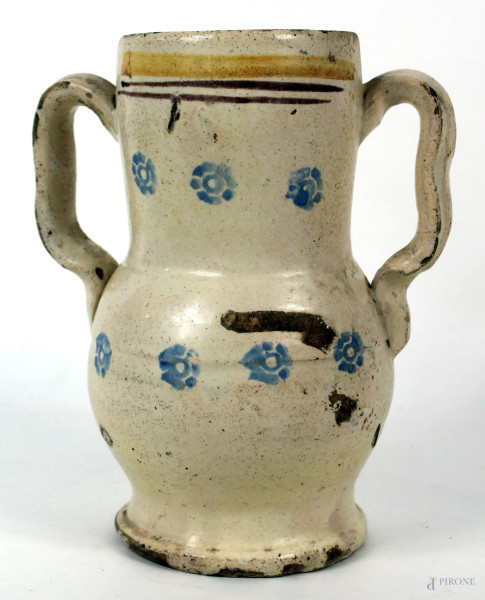 Vaso biansato in maiolica, altezza cm.21, manifattura pugliese, inizi XX secolo.
