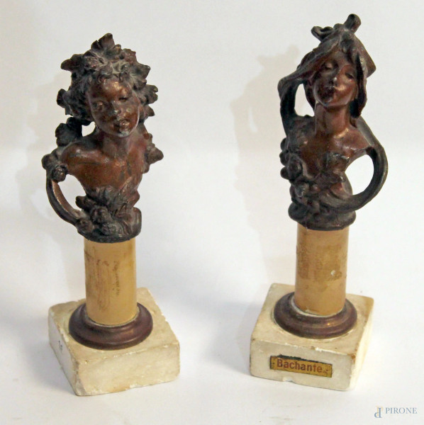 Coppia di busti a soggetti di fanciulli in metallo brunito con colonne in onice, primi 900, h. 14 cm