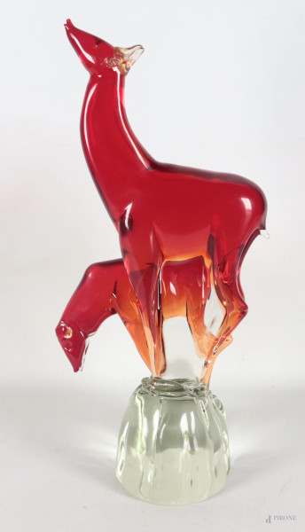 Grande gruppo in vetro di Murano raffigurante cerbiatti con tecnica a sommerso, XX secolo, altezza cm 52,5, (segni di usura, graffi, sbeccature, rotture, mancanze)