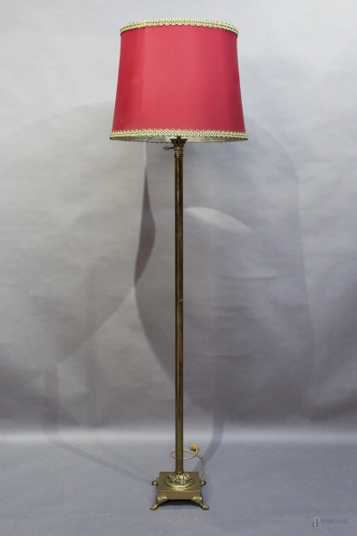 Lampada da terra in ottone, H 172 cm.