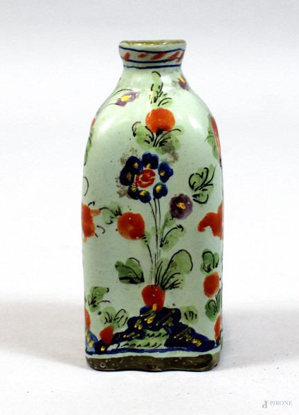 Vaso in ceramica policroma smaltata, decori a motivo floreale, altezza cm. 13, (lievi difetti).