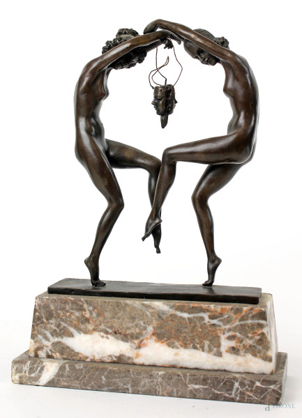 La danza delle maschere, scultura in bronzo, cm h 26,5, base in marmo, XX secolo.