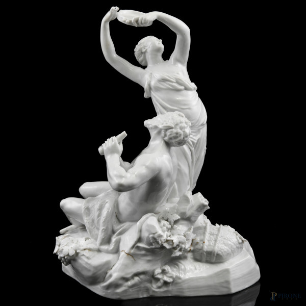 Gruppo in porcellana bianca Capodimonte raffigurante Fauno e Ninfa danzante, XX secolo, altezza cm 29, (rotture, mancanze)