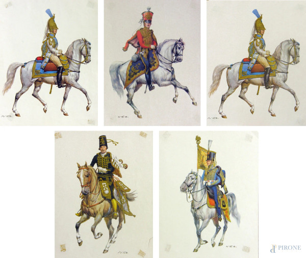   Lotto composto da cinque stampe in quadricromia con inserti in oro 
raffiguranti ufficiali a cavallo, cm 20x25 ciascuno    

