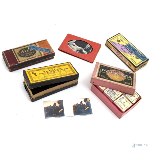 Valigia contenente diversi lotti di fotomeccaniche, cm 13x39x38