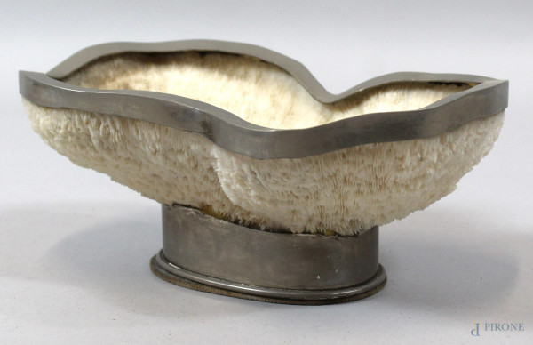 Centrotavola in spuma e metallo, altezza cm.12x26,5x15.