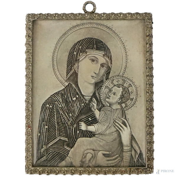 Mario Buccellati, Madonna col Bambino, miniatura incisa in argento con  cornice a palmette, iscrizione della manifattura a tergo, cm 6x4,8, peso gr. 57