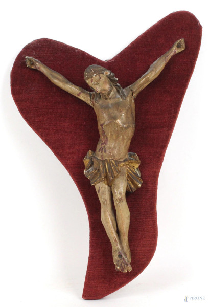 Cristo Crocifisso in legno policromo con particolari particolari dorati, scultore del XIX secolo, alt. cm 32, supporto in legno rivestito in velluto, (piccoli difetti)